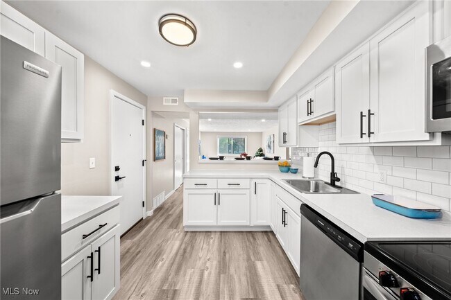 Building Photo - 21044 Southbend Cir