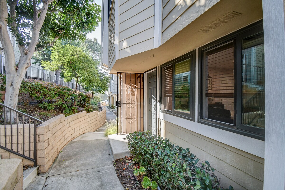 Building Photo - 11 Seamist Ct