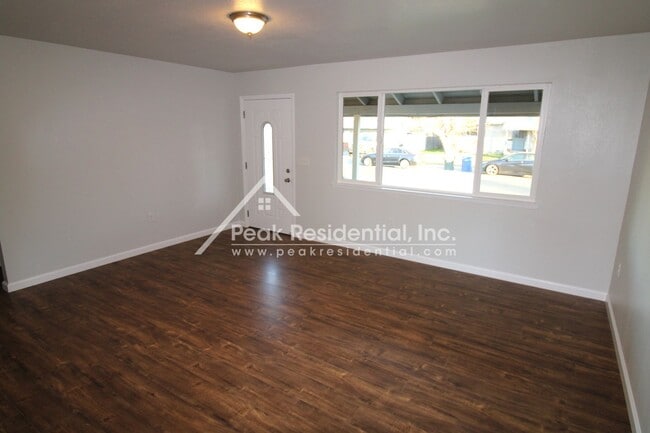 Building Photo - Updated 2bd/1ba Orangevale Duplex with Gar...