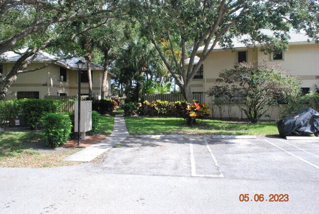 Primary Photo - 2936 SW 22nd Cir