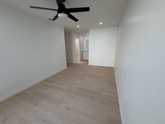 Building Photo - 4783 Mayflower Way