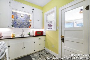 Building Photo - 331 Adaes Ave