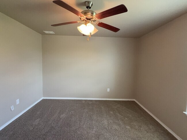 Building Photo - 704 E College St