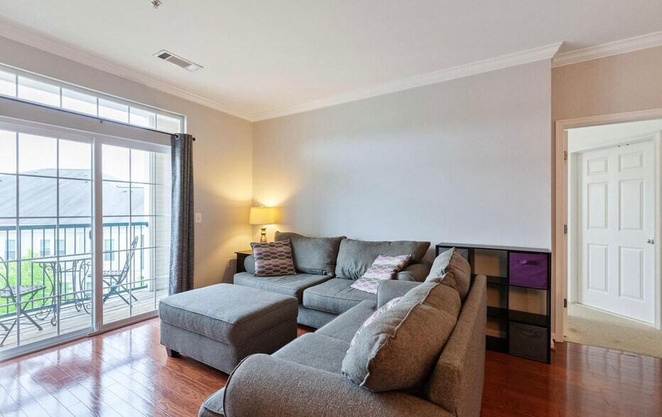 Building Photo - 2465 Army Navy Dr