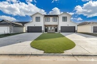 Building Photo - Pineway Tracy Plan