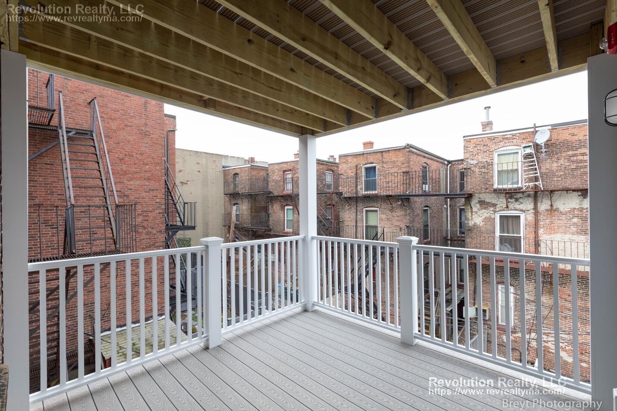 Building Photo - 15 Kenilworth St