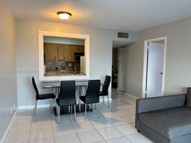 Building Photo - 2200 E Hallandale Beach Blvd
