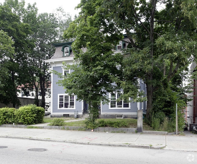 Building Photo - 776 Main St