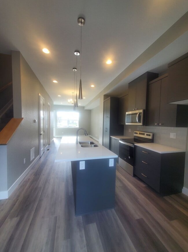 Building Photo - Beautiful and Updated 2BR Townhome With At...