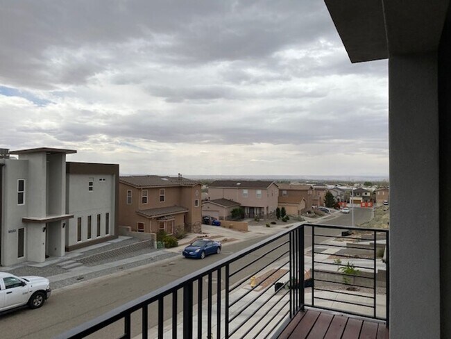 Building Photo - Modern 3 Br., 2.5 Ba., in NE Albuquerque