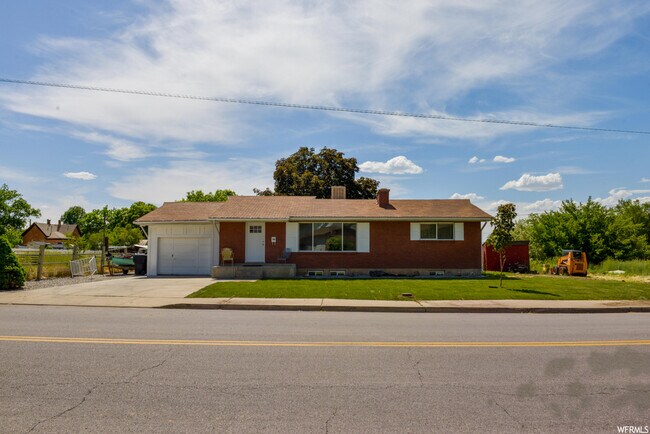 Building Photo - 860 S 800 E St