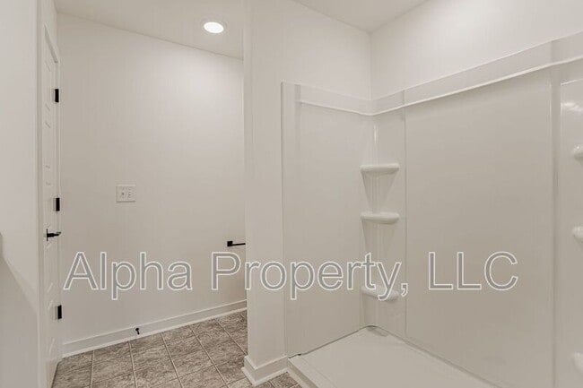 Building Photo - 1218 Westgate Vlg Dr