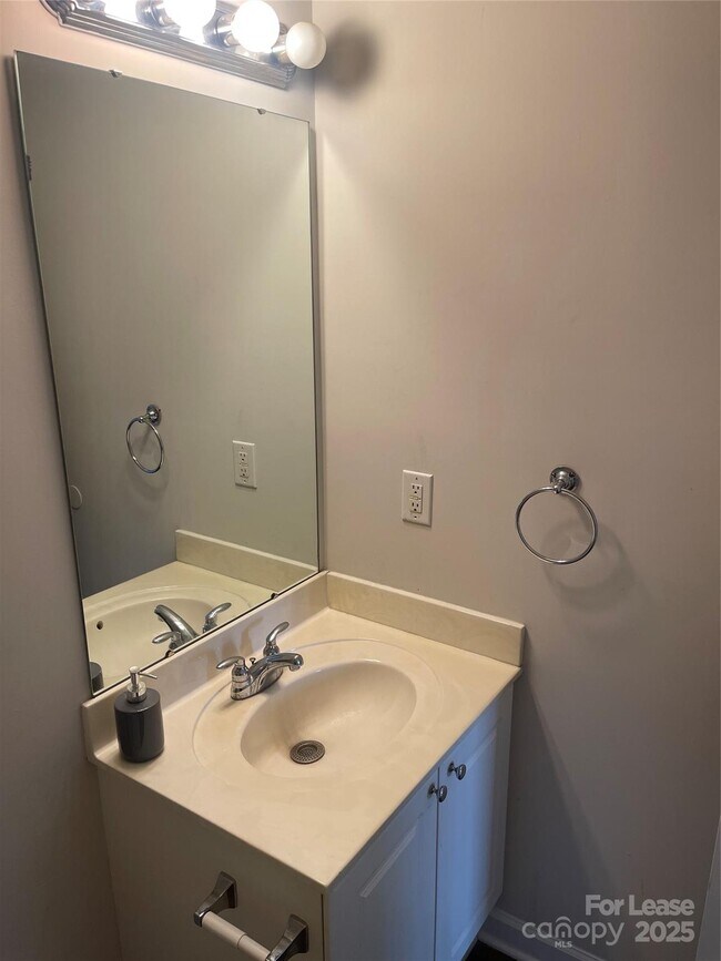Building Photo - 3003 Proverbs Ct