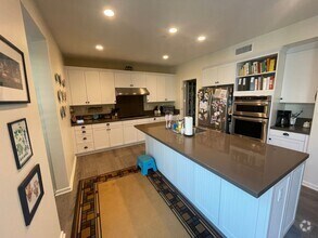 Building Photo - Hard to Find -UCI Campus! 4 bed/3 Full Bat...