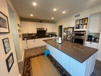 Building Photo - Hard to Find -UCI Campus! 4 bed/3 Full Bat...