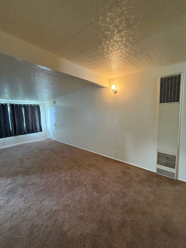 Building Photo - 1123 Vernon St