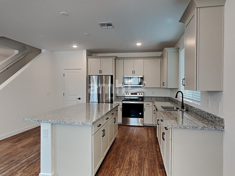 Building Photo - 4019 S 105th Dr