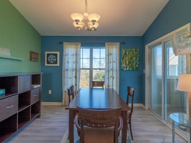 Building Photo - YEAR ROUND RENTAL- FURNISHED - 3 BEDROOM CONDO - WOODS COVE