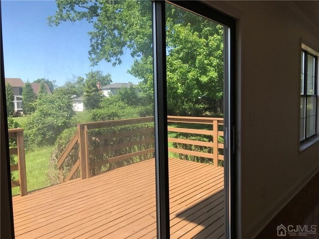 Building Photo - 10 Dogwood Dr