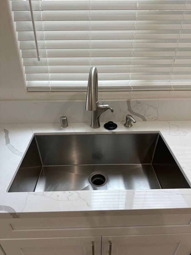 Building Photo - 10948 Ivy Hill Dr