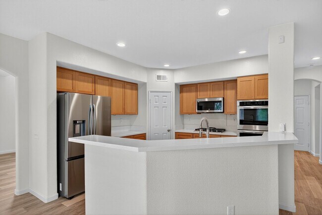 Building Photo - Most Desireable Neighborhood in Temecula  Eastridge by Redhawk