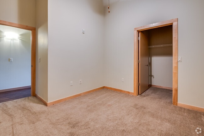 2BR, 1.5BA - 1,450SF - Bedroom - Retlaw