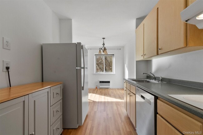 Building Photo - 412 Benedict Ave