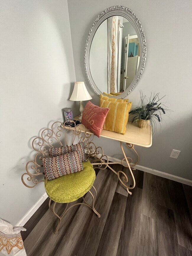 2nd Queen Bedroom - 1016 Lakeview Dr