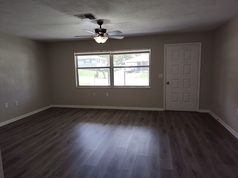 Building Photo - 3263 N Maidencane Dr