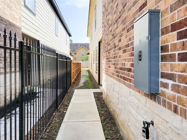 Building Photo - 4514 Maggie St