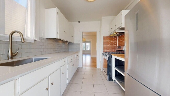 Building Photo - Charming Inner Sunset Single Family Home w...