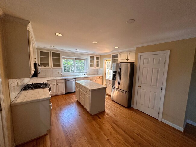 Building Photo - **West Durham 5bd / 3.5ba Oasis**