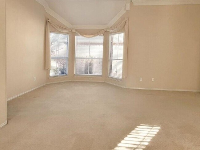 Building Photo - 6401 Dakota Dr