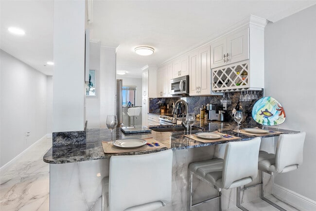 Building Photo - 5167 N Hwy A1A