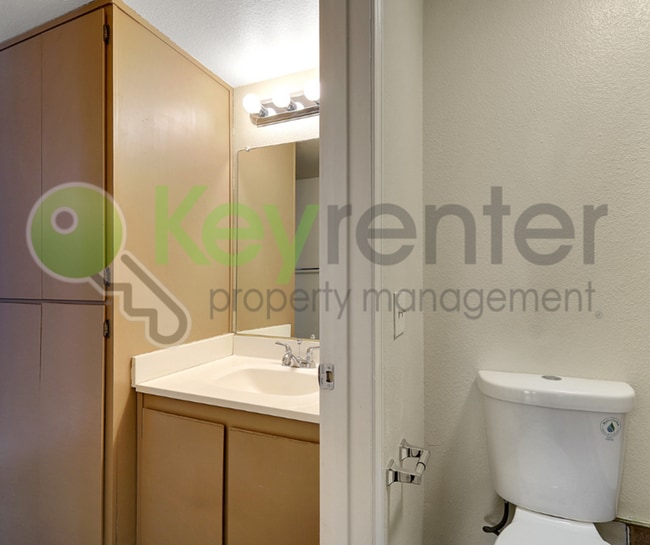 Building Photo - 600 Del Verde Cir