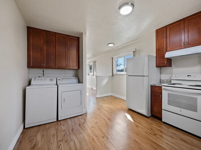Building Photo - Charming 2-Bed, 1-Bath Duplex in Greeley, CO!