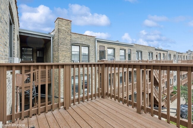Building Photo - 2957 N Halsted St