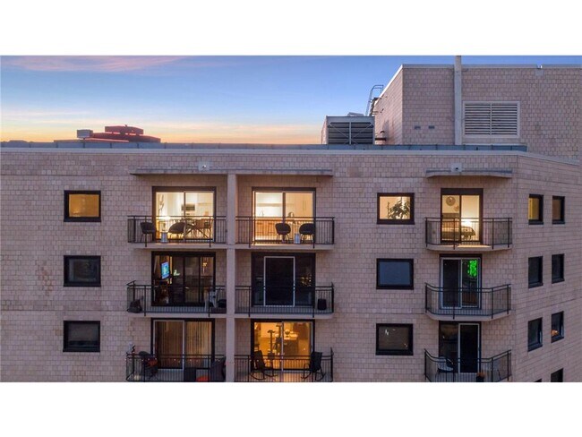 Building Photo - 1225 La Salle Ave