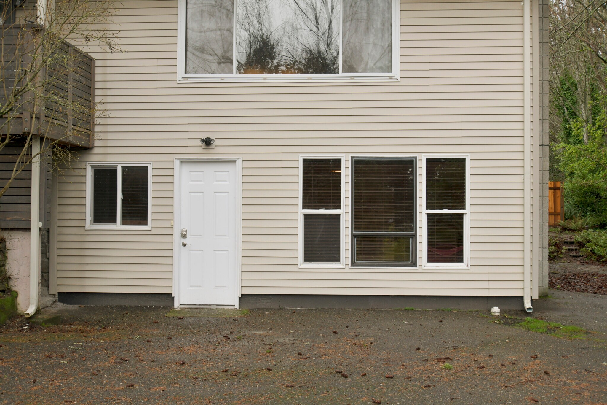 Building Photo - 809 S Summit Ave