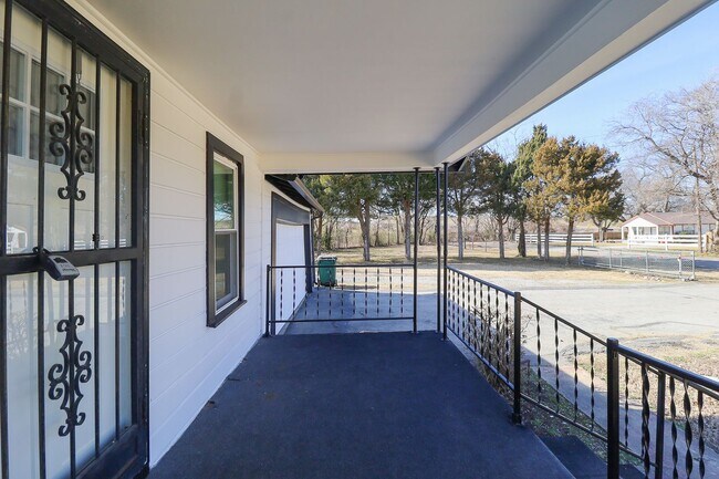 Building Photo - 4 Bed | 1.5 Bath in North Tulsa!