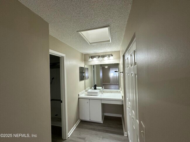 Building Photo - 3801 Crown Point Rd