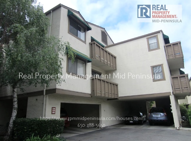 Primary Photo - Just Renovated! Spacious 2 Bed, 2 Bath Top...