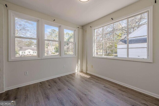 Building Photo - 1977 N Decatur Rd