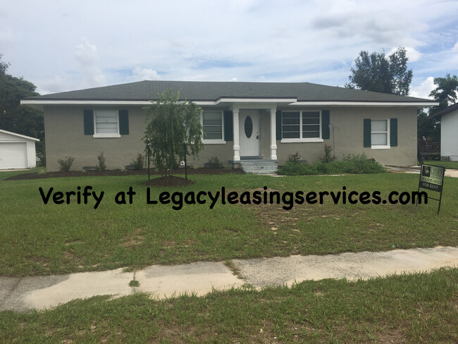 Primary Photo - Newly remodeled 4/2 centrally located! Law...