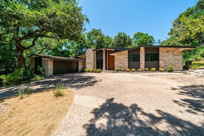 Building Photo - 3514 Hillbrook Dr