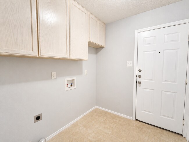 Building Photo - 4302 Pinon Ridge Dr