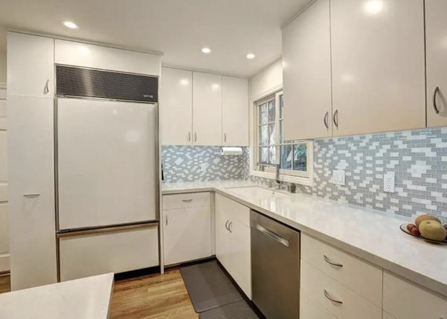 Kitchen - 1144 Yale St