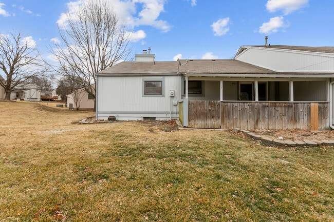 Building Photo - 529 NW Valleybrook Rd