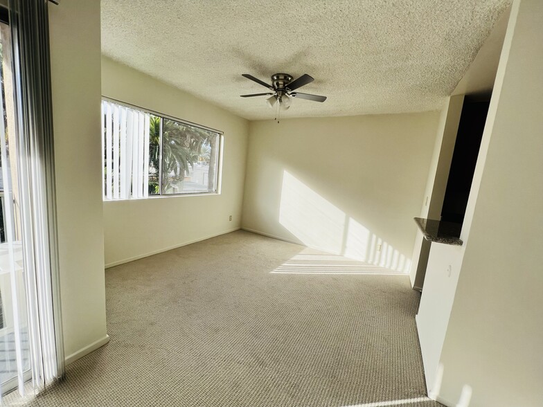 Dining Area - 6701 Waring Ave