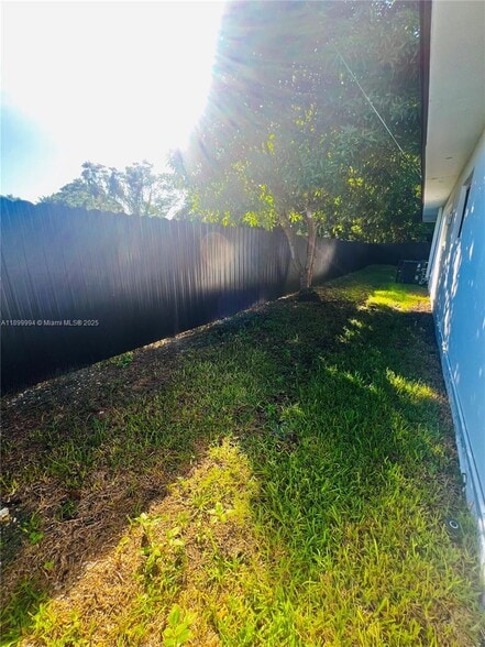 Building Photo - 10370 SW 174th Ter